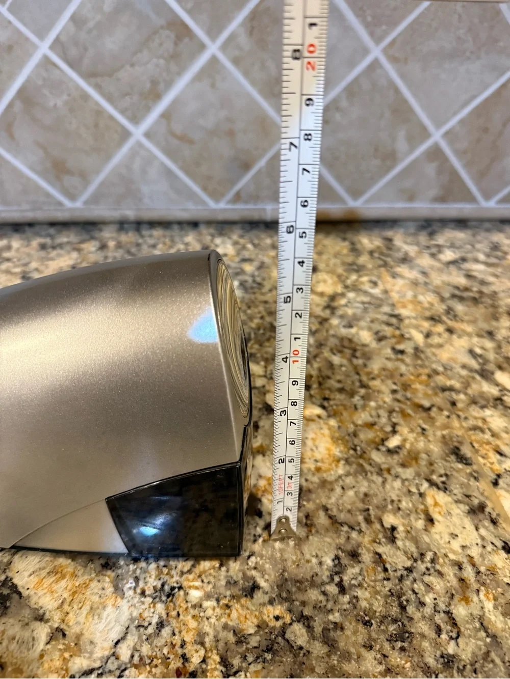 Staples Model 21835 Electric Pencil Sharpener, great condition, tested and works